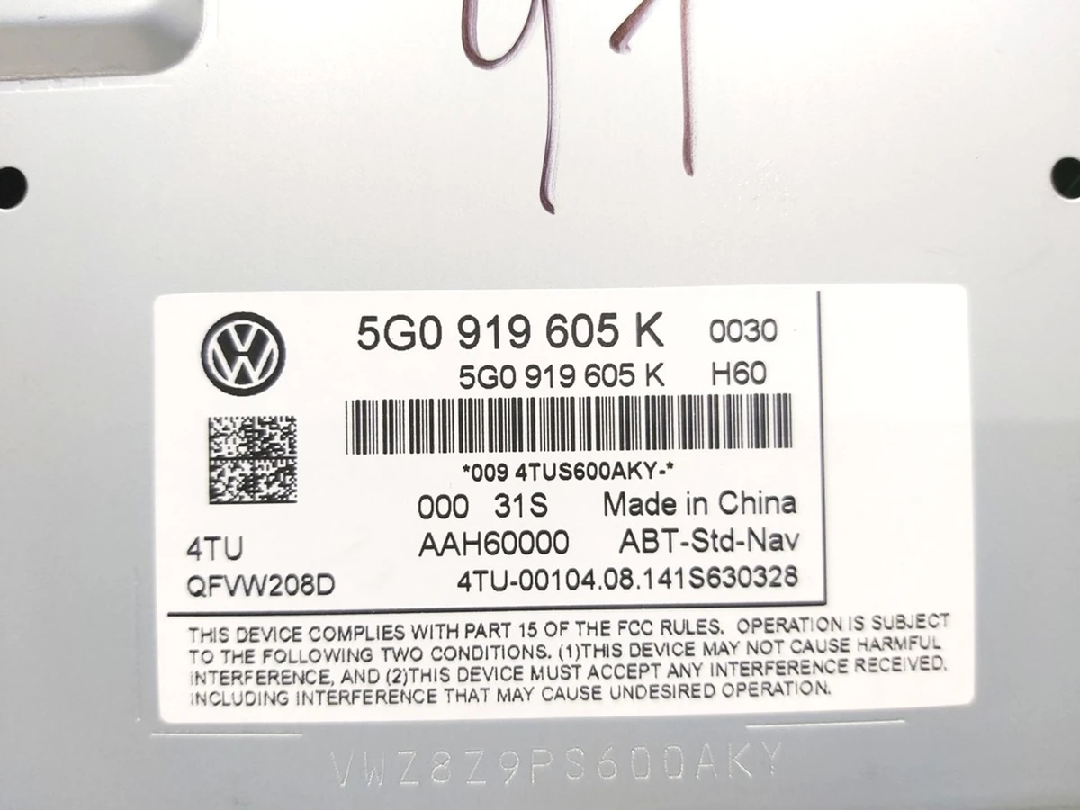 Панель управления и индикации с сенсорным экраном 5,8 дюймов Volkswagen E-GOLF 5G0919605K