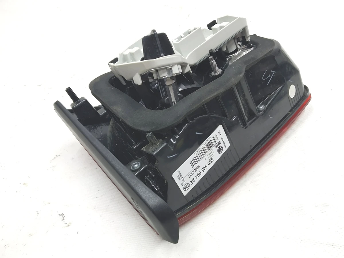 Фонарь задний правый внутренний Volkswagen E-GOLF 5G0945094AE