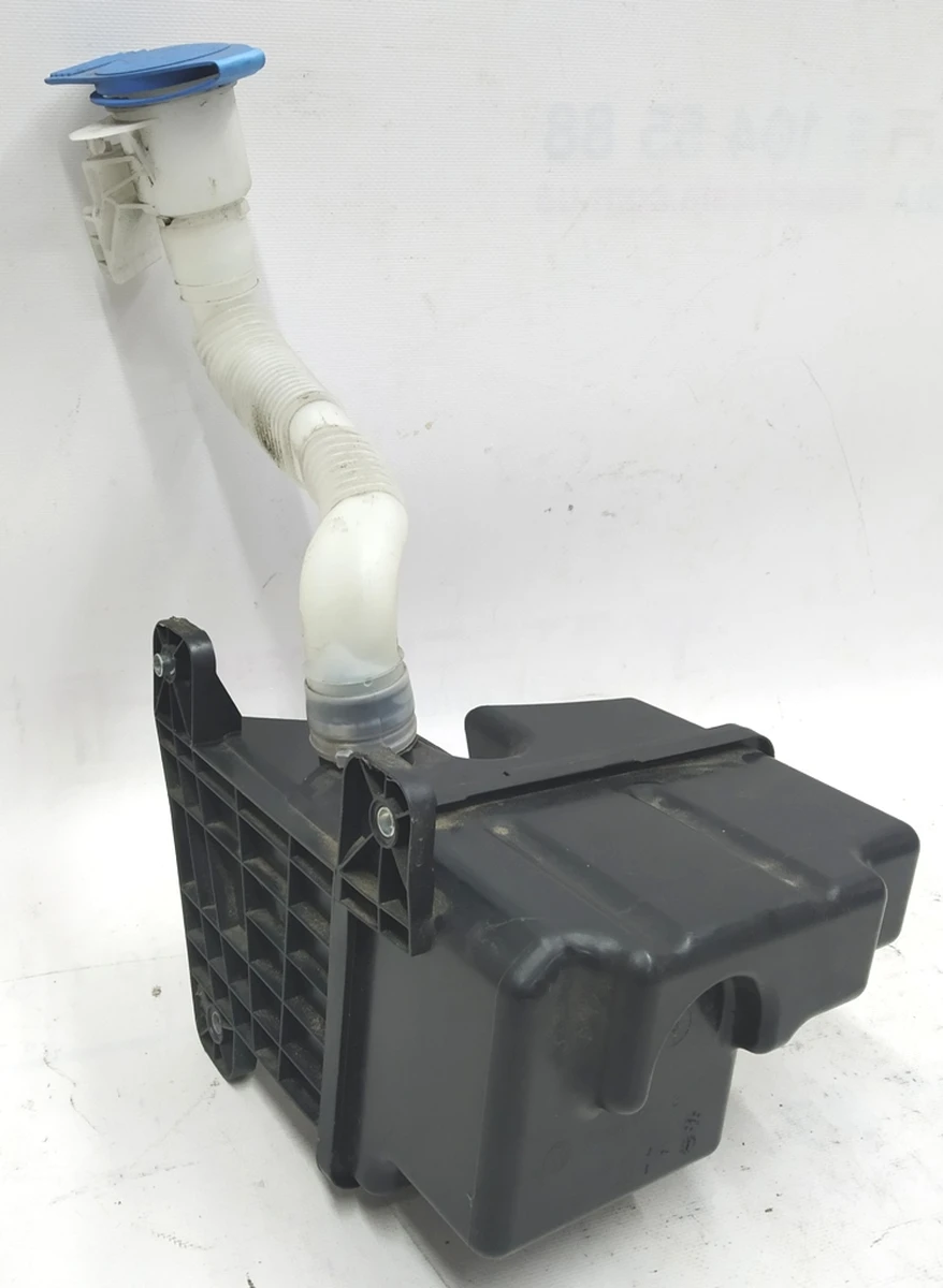 Бачок стеклоомывателя в сборе с насосом крышкой и сеткой VW E-GOLF 5G0955453J