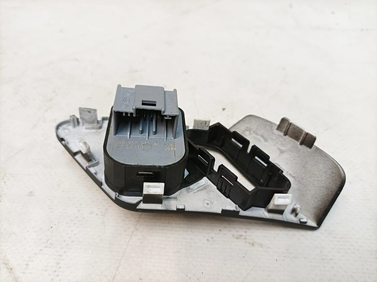 Регулятор заркал наружных в сборе с накладкой Volkswagen E-GOLF 5G0959565AC