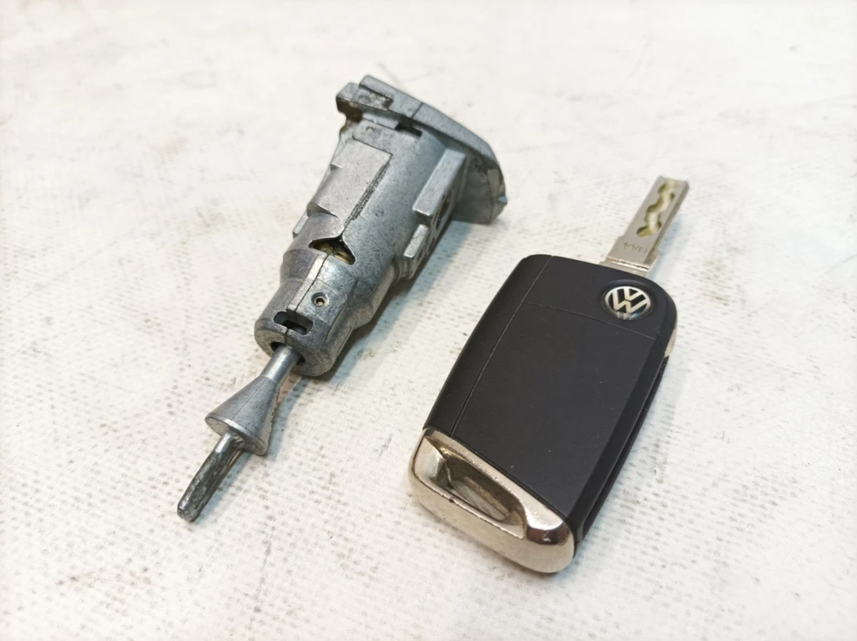 Main key 315Mhz with door lock core included Volkswagen E-GOLF 5G0959752BE
