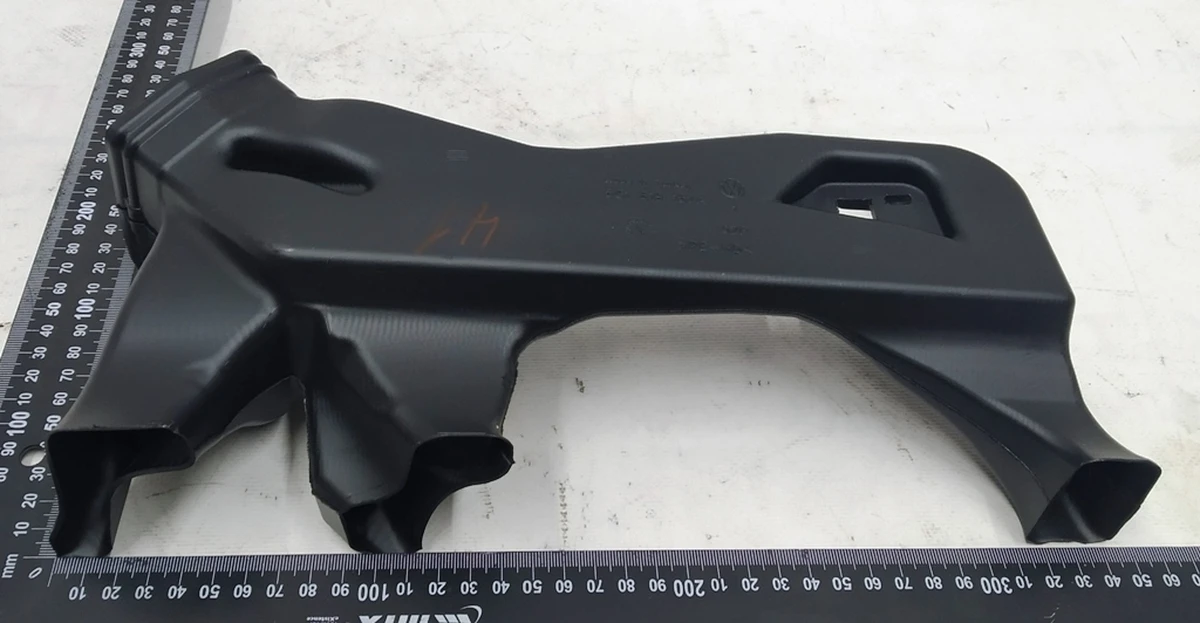 Повітропровід обдування ніг пасажира 5G1819152A Volkswagen E-GOLF