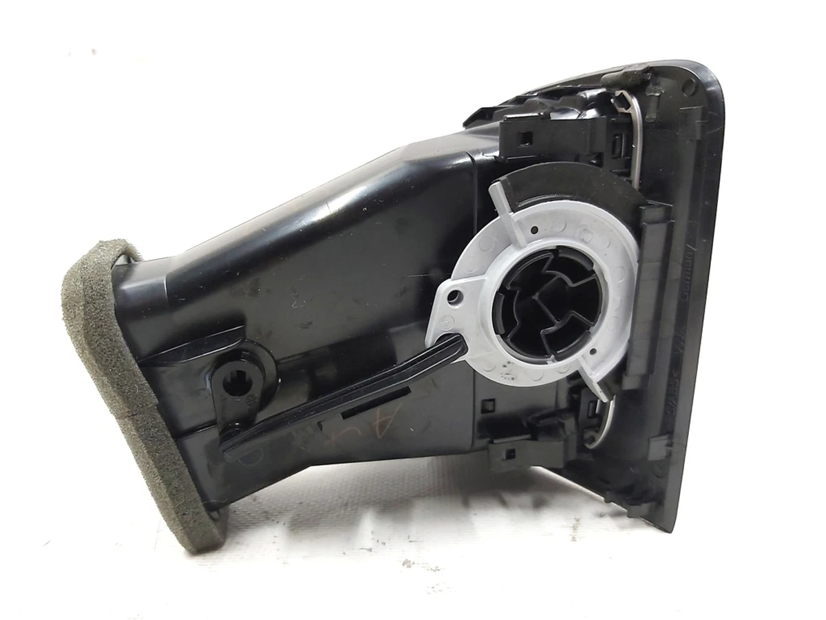 Дефлектор обдува лівий з накладкою декоративної в зборі dark magnesium Volkswagen E-GOLF 5G1819703H