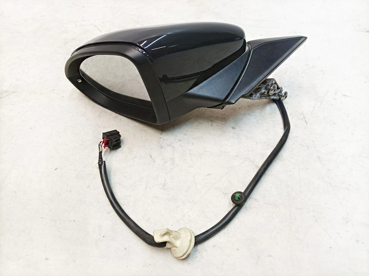 Right outer mirror assembly Paint code: R7H Volkswagen E-GOLF 5G1857507