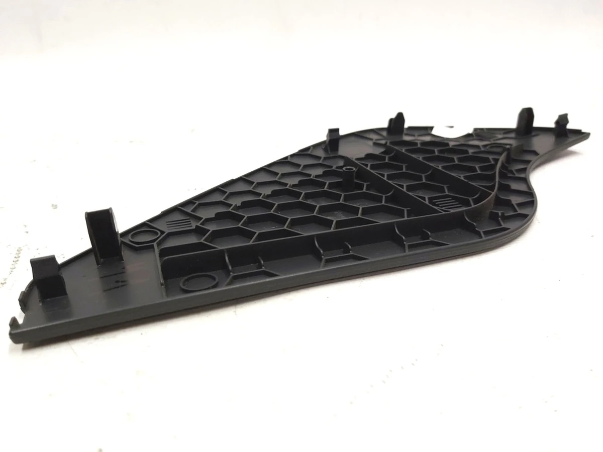 Накладка торпедо декоративная боковая левая Volkswagen E-GOLF 5G1858217A