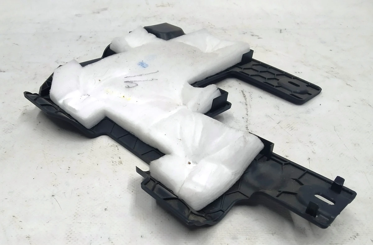 Накладка для панелі приладів ліва PЛ титаново-чорна 5G1863081C82V Volkswagen E-GOLF