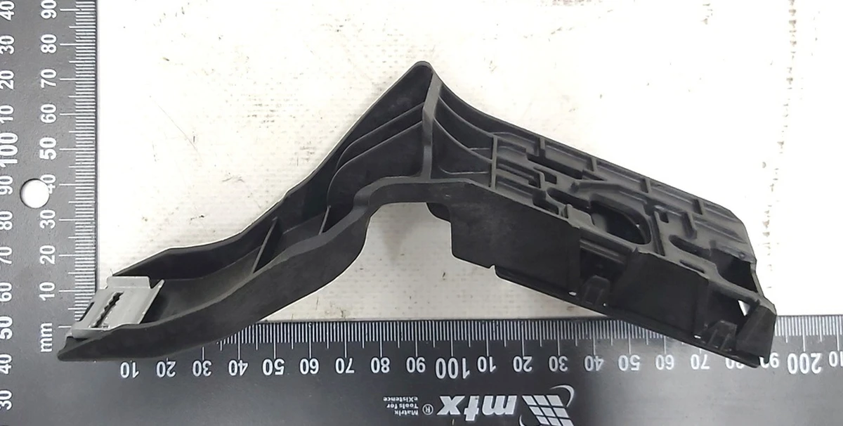 Mounting bracket right lower decorative overlay for the center console of the right 5G1863144D Volkswagen E-GO