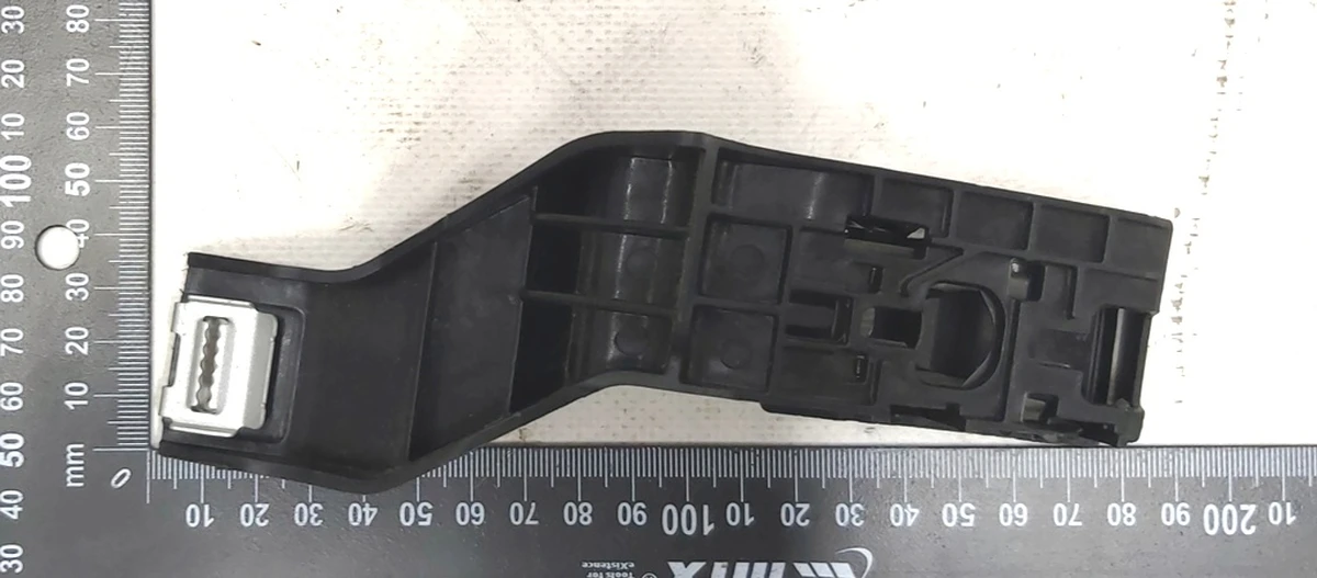 Mounting bracket right lower decorative overlay for the center console of the right 5G1863144D Volkswagen E-GO