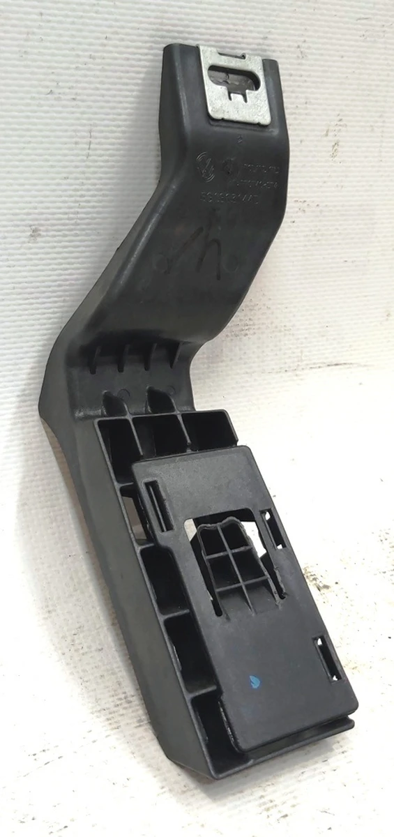 Mounting bracket right lower decorative overlay for the center console of the right 5G1863144D Volkswagen E-GO