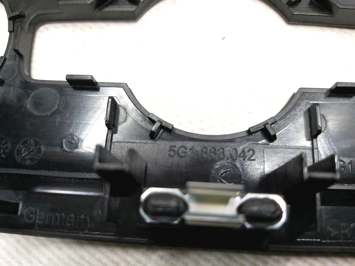 Накладка декоративная блока управления климатической установки dark magnesium Volkswagen E-GOLF 5G2863042C