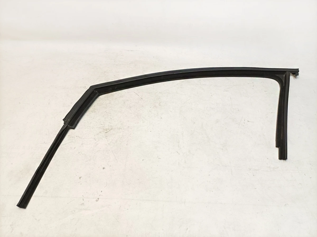 Ущільнювач напрямна скла двері передньої лівої Volkswagen E-GOLF 5G4837431F