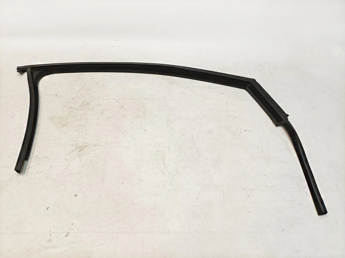 Ущільнювач напрямна скла двері передньої правої Volkswagen E-GOLF 5G4837432F