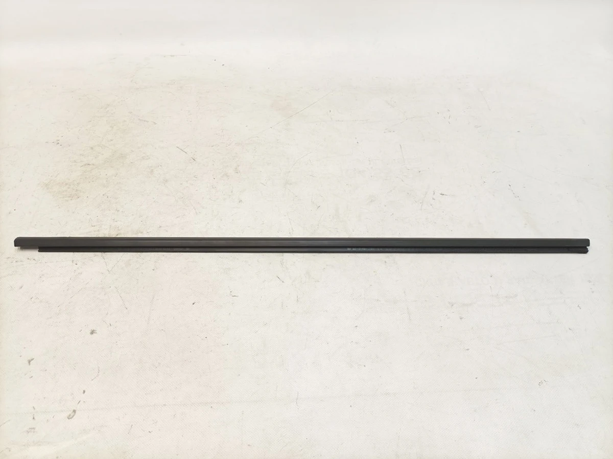 Молдинг двері передньої правої Volkswagen E-GOLF 5G4837478D