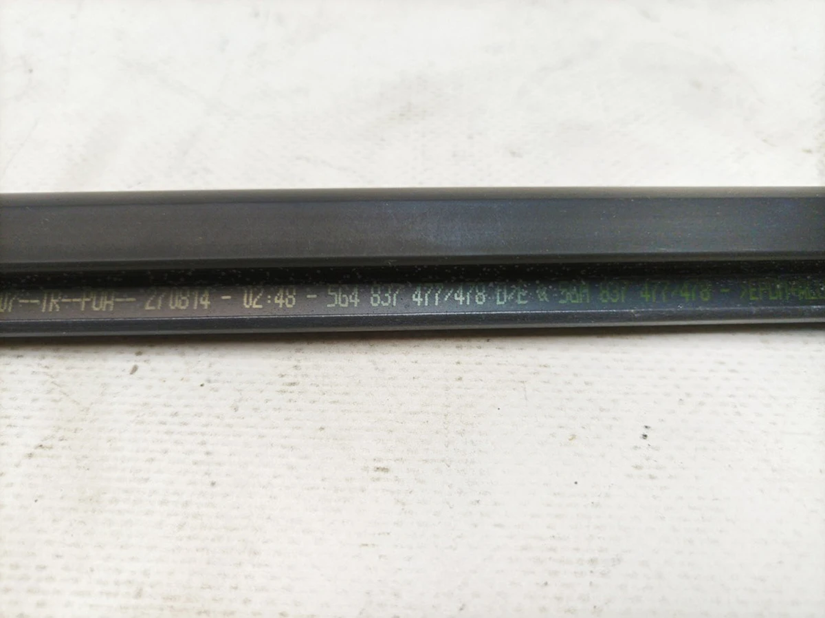 Молдинг двері передньої правої Volkswagen E-GOLF 5G4837478D