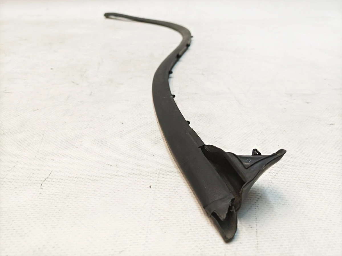 Ущільнювач двері передньої лівої Volkswagen E-GOLF 5G4837651B