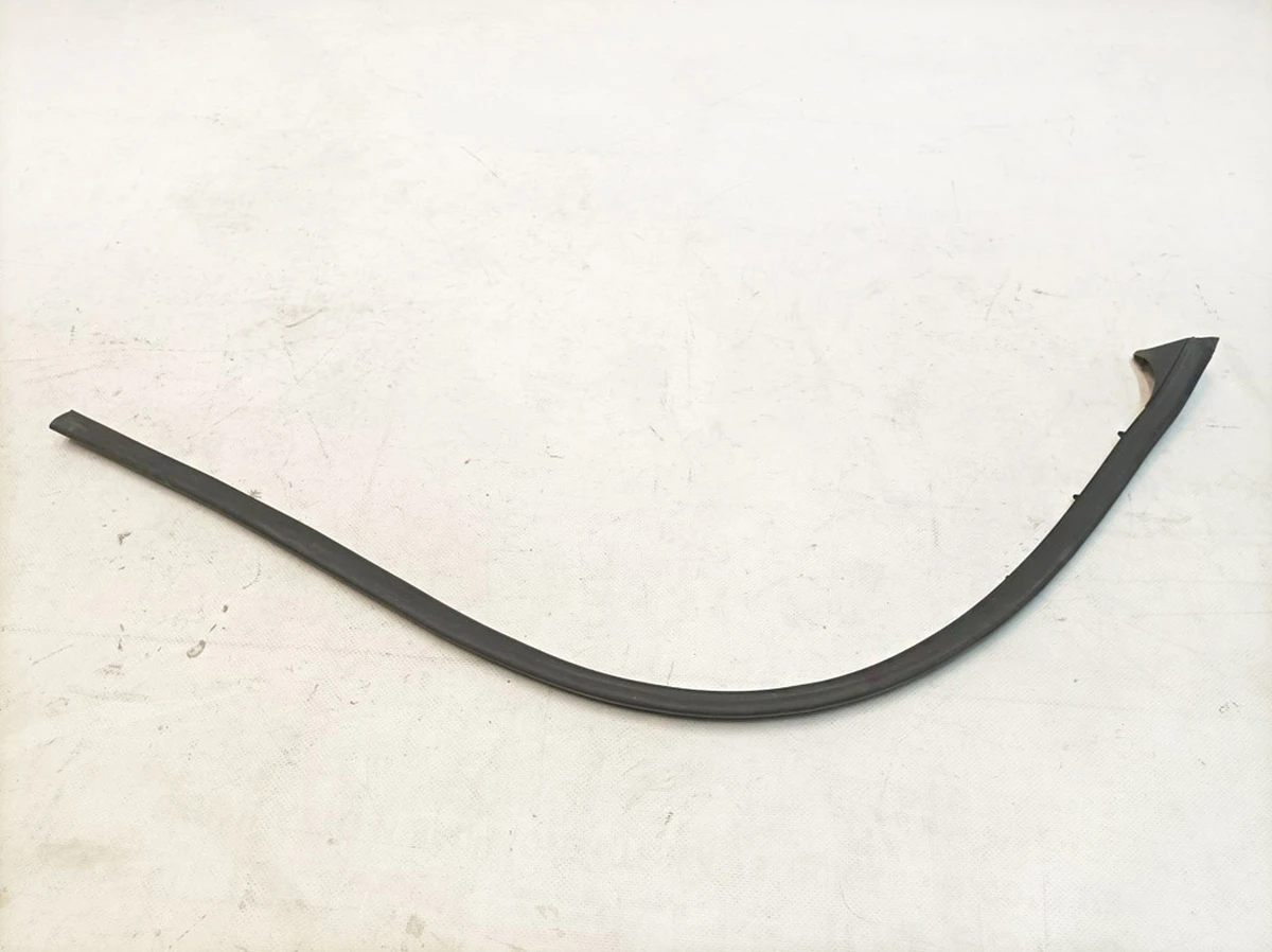 Ущільнювач двері передньої правої Volkswagen E-GOLF 5G4837652B