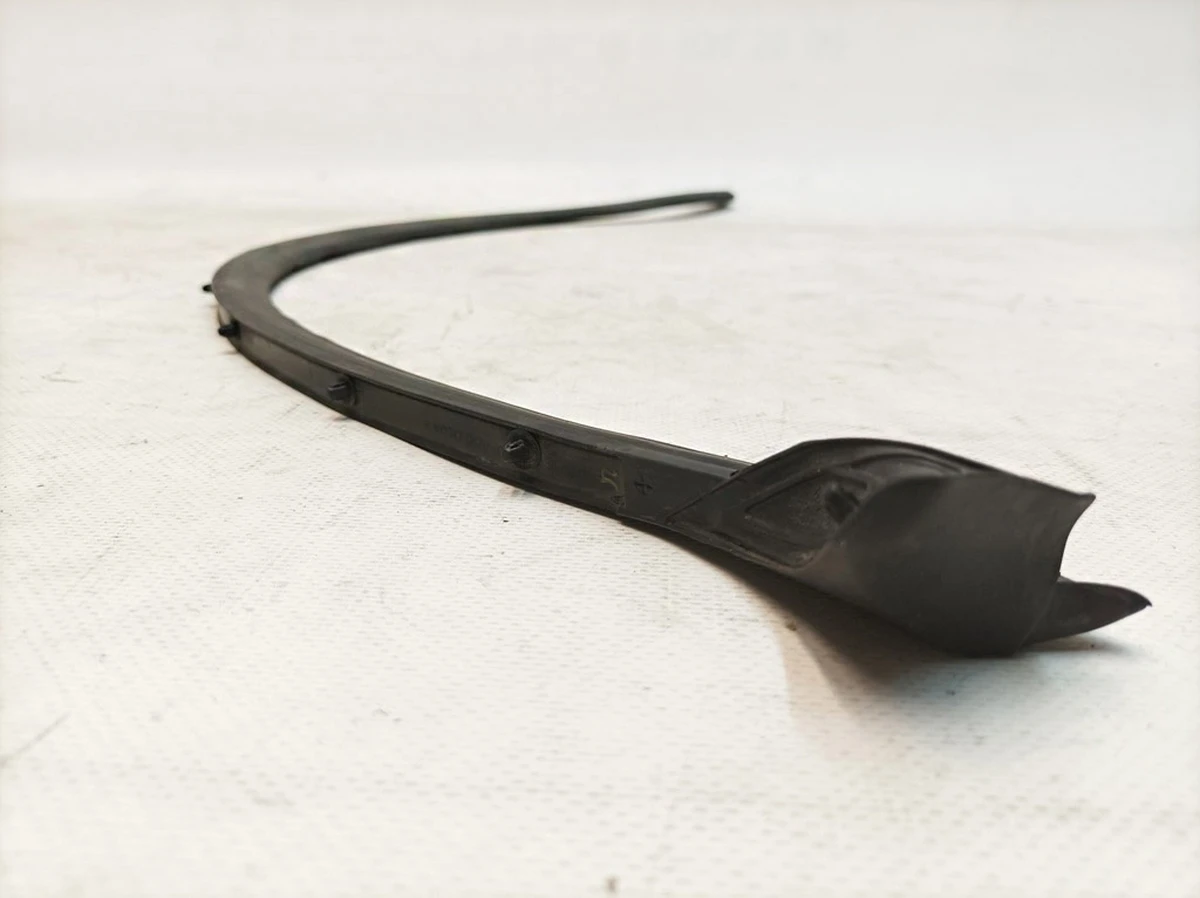 Ущільнювач двері передньої правої Volkswagen E-GOLF 5G4837652B