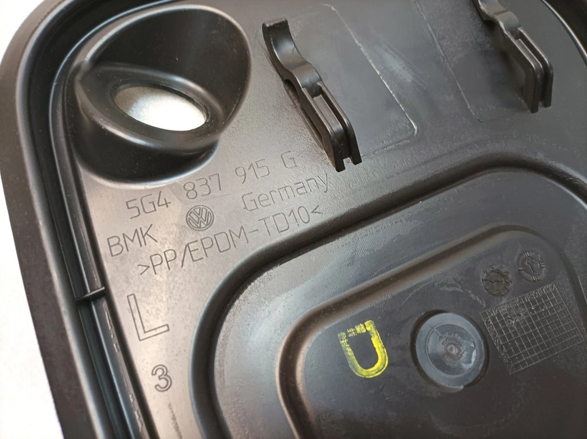 Накладка внутрішні двері передньої лівої Volkswagen E-GOLF 5G4837915G