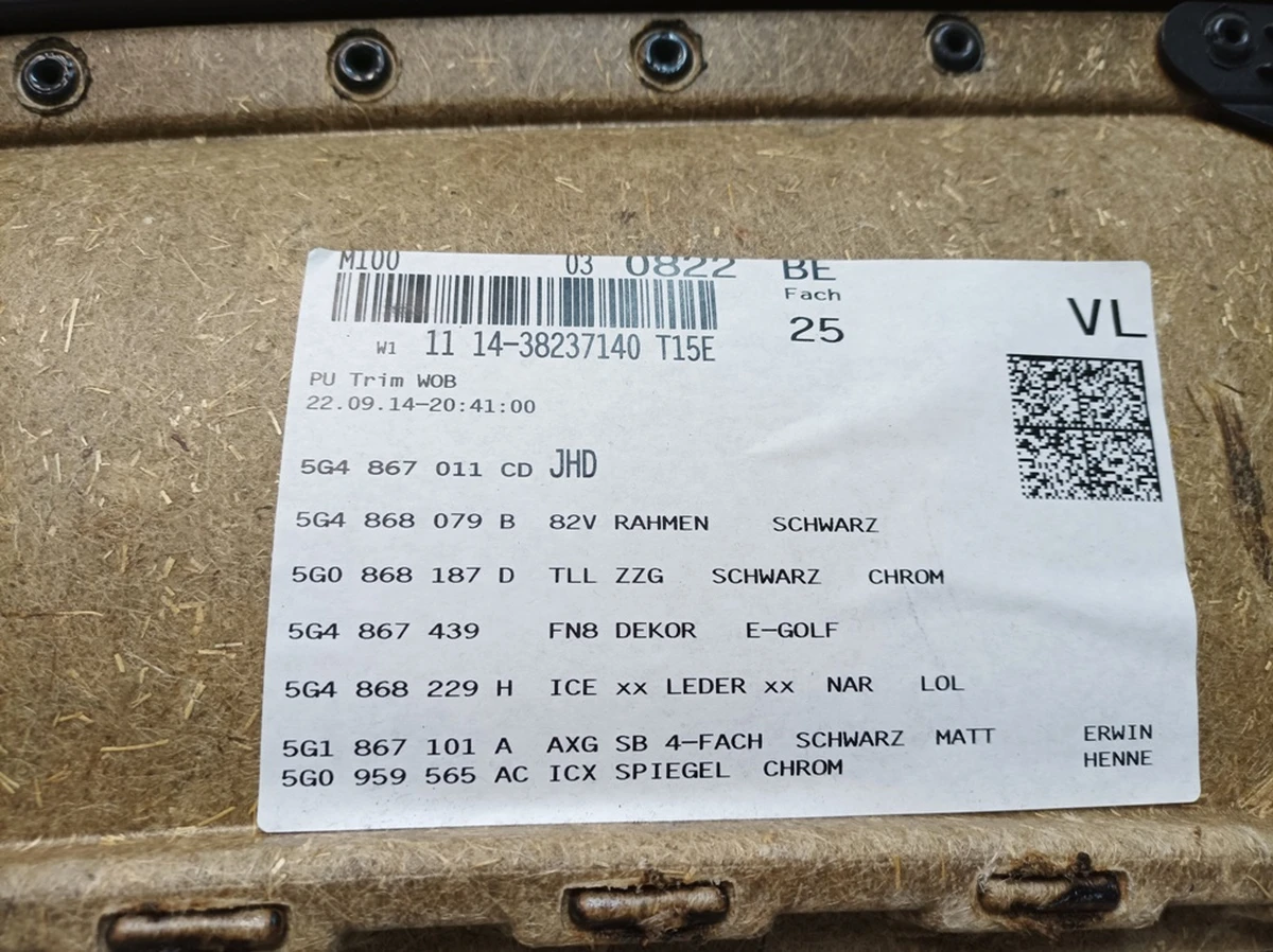 Карта дверей передньої лівої (штучна шкіра) JHD чорна titanschwarz Volkswagen E-GOLF 5G4867011CD