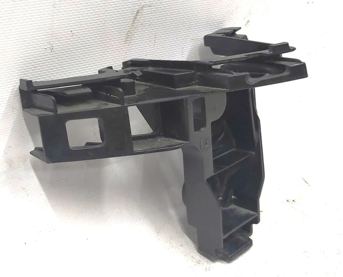 Направляющая бампера заднего левая (фонарь задний левый наружный) с повреждением 5G6807393A Volkswagen E-GOLF