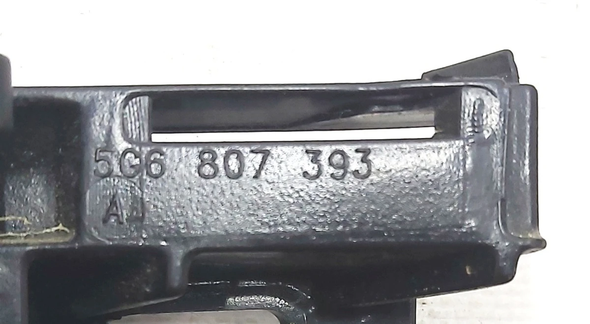 Направляющая бампера заднего левая (фонарь задний левый наружный) с повреждением 5G6807393A Volkswagen E-GOLF