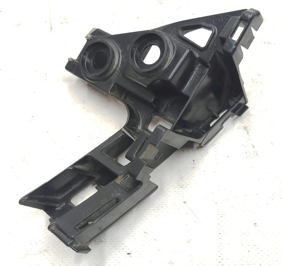 Направляющая бампера заднего левая (фонарь задний левый наружный) с повреждением 5G6807393A Volkswagen E-GOLF