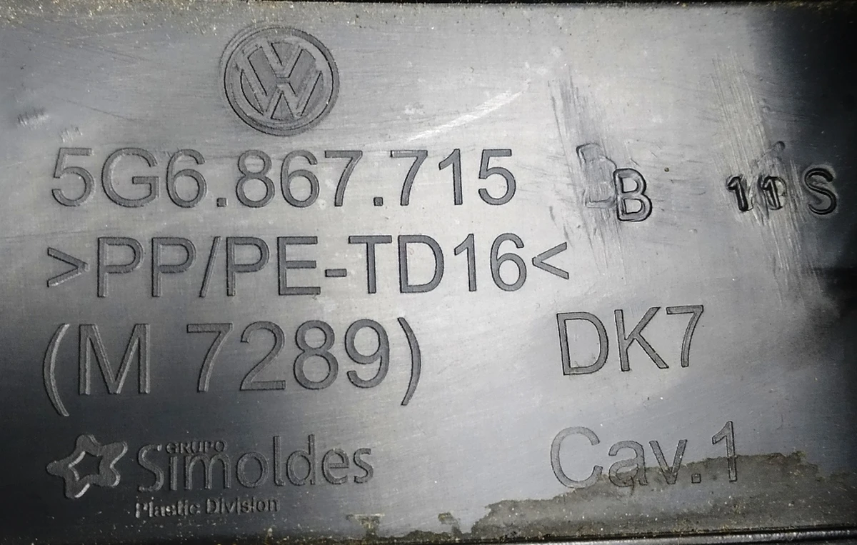 Trunk lid trim, upper lidded with damage 5G6867715B Volkswagen E-GOLF