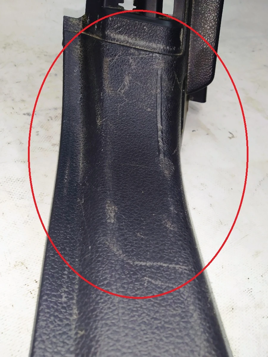 Накладка багажника внутрішня права пластик з пошкодженням в зборі 5G6867762H Volkswagen E-GOLF