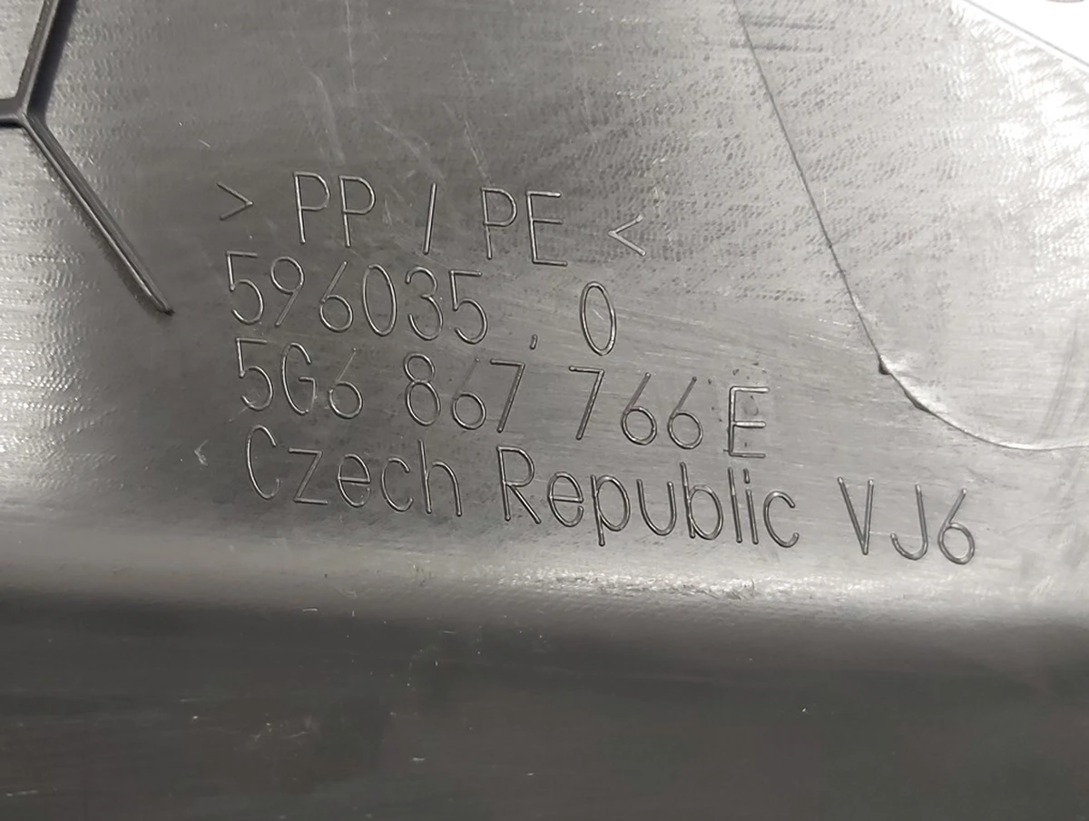  Облицювання колісної арки 5G6867766E Volkswagen E-GOLF