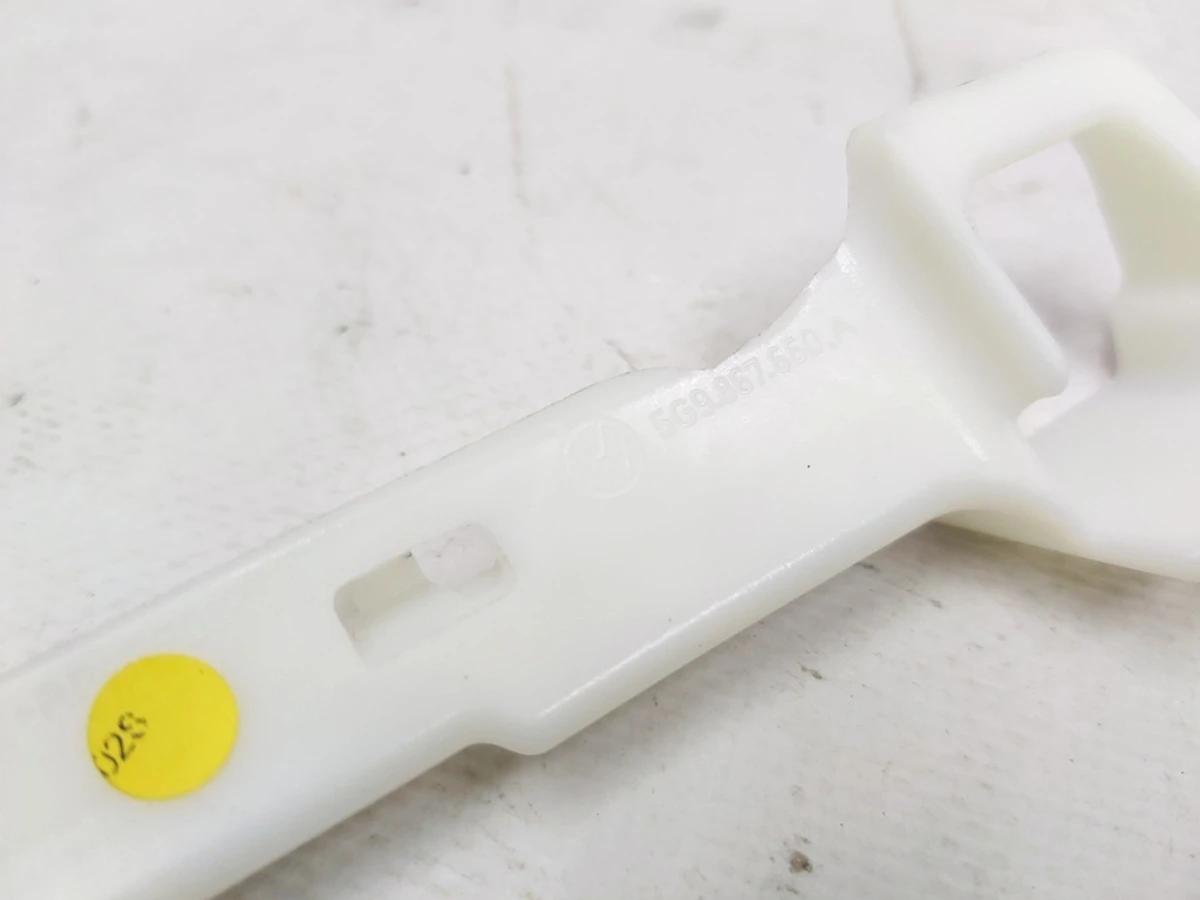 Кронштейн крепления ручки салона Volkswagen E-GOLF 5G9867660A