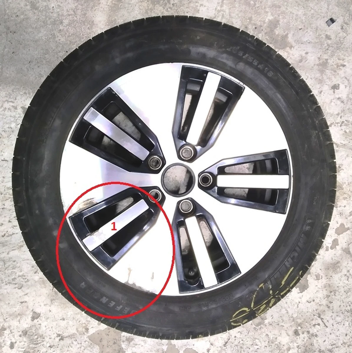 Complete wheel with damage (disc 6.5JX16H2 ET46 tire MICHELIN 205/55 R16 tread 5.53mm) 5GE601025 Volkswagen E-