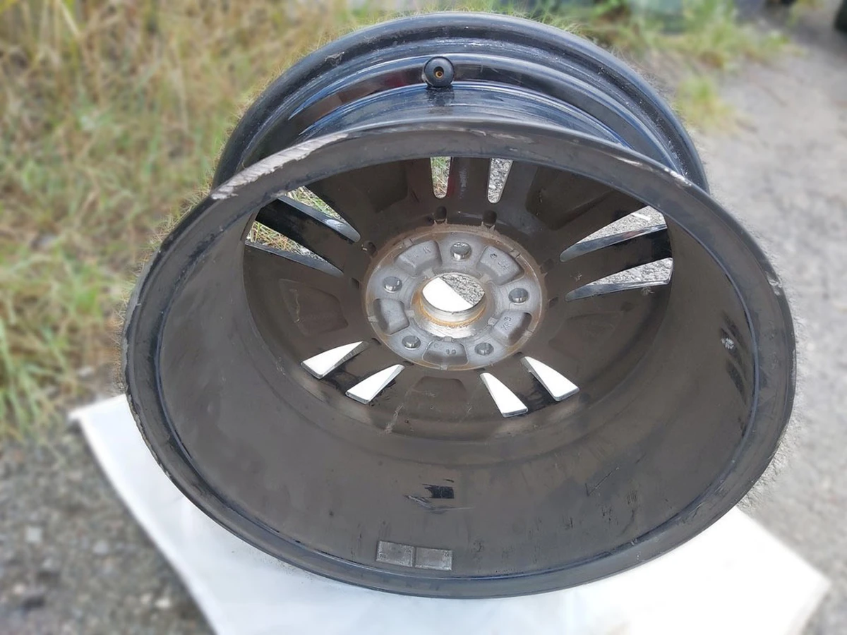 Диск колісний 6,5JX16H2 ET46 з пошкодженням 5GE601025 Volkswagen E-GOLF