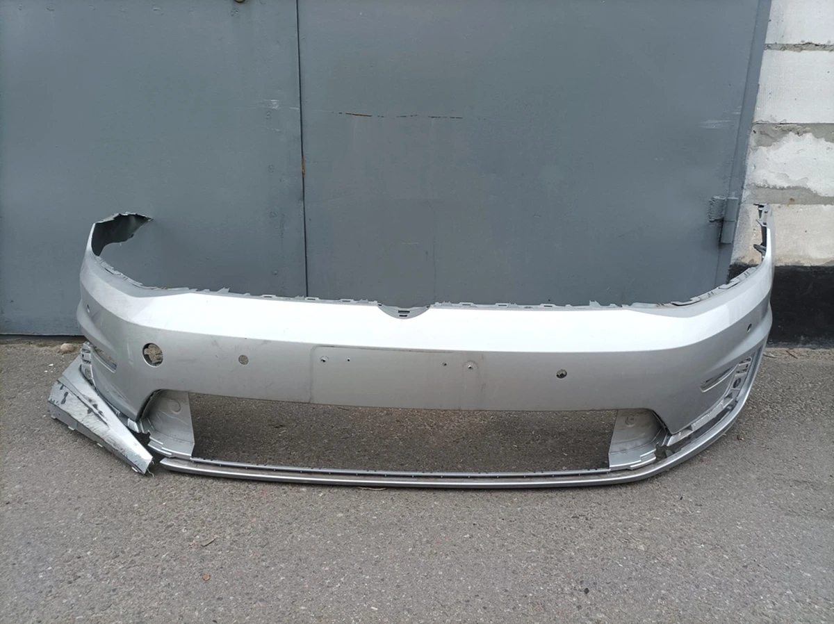 Бампер передний с повреждением Volkswagen E-GOLF 5GE807217AT