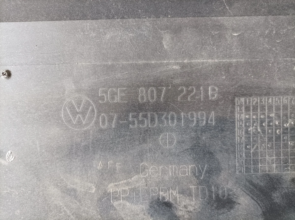 Бампер передний с повреждением Volkswagen E-GOLF 5GE807217AT