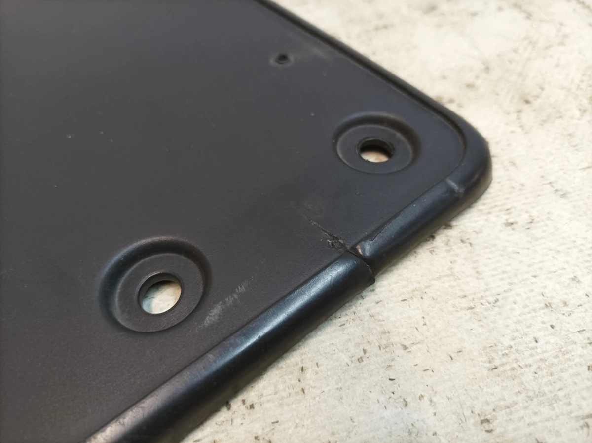 Кронштейн номерного знака передній чорний satinschwarz із пошкодженням Volkswagen E-GOLF 5GE807287A