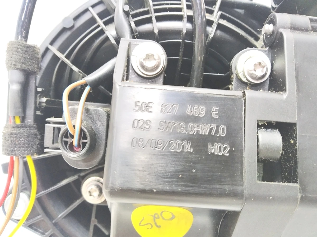 Механізм відкриття багажника з мікровимикачем і приводом в зборі Volkswagen E-GOLF 5GE827469E