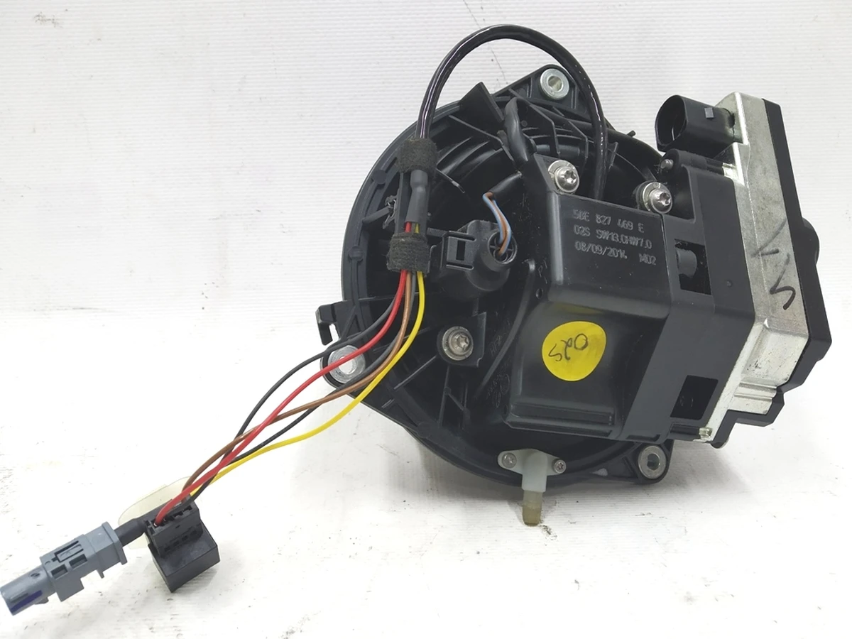 Механізм відкриття багажника з мікровимикачем і приводом в зборі Volkswagen E-GOLF 5GE827469E