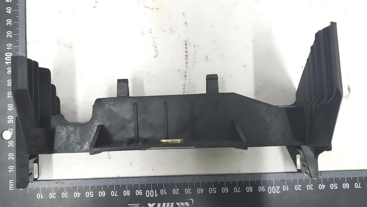 Кронштейн кріплення центральної консолі центральний 5GE861513B Volkswagen E-GOLF