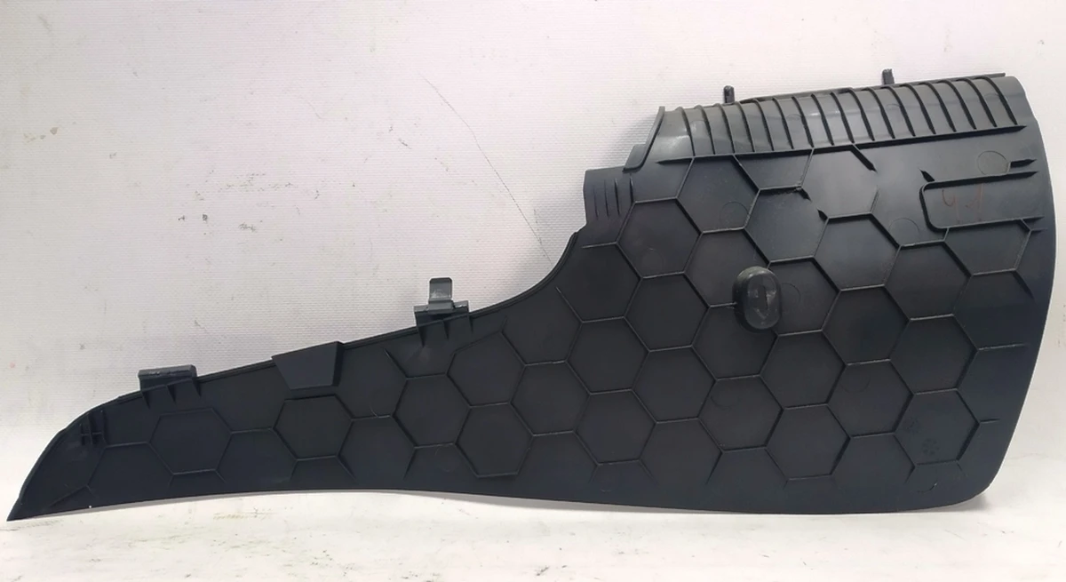 Декоративна накладка центральної консолі ліва титаново-чорна 5GE863045B82V Volkswagen E-GOLF