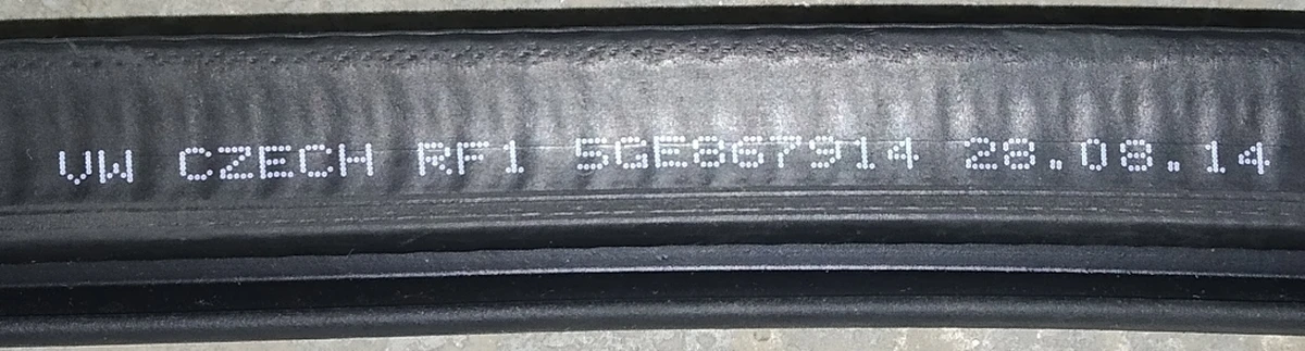 Уплотнитель дверного проёма заднего правого 5GE867914A Volkswagen E-GOLF