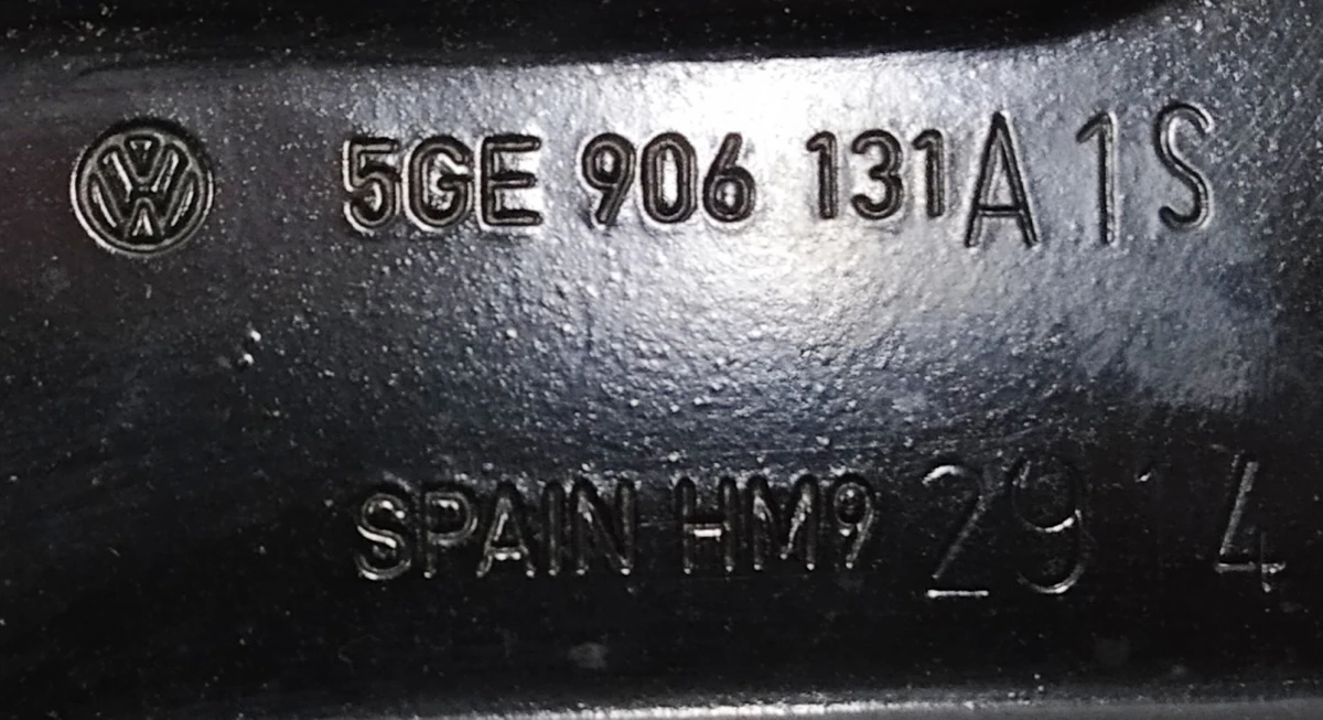 Bracket for attaching the charger block for the high-voltage battery assembly VW E-GOLF 5GE906131A
