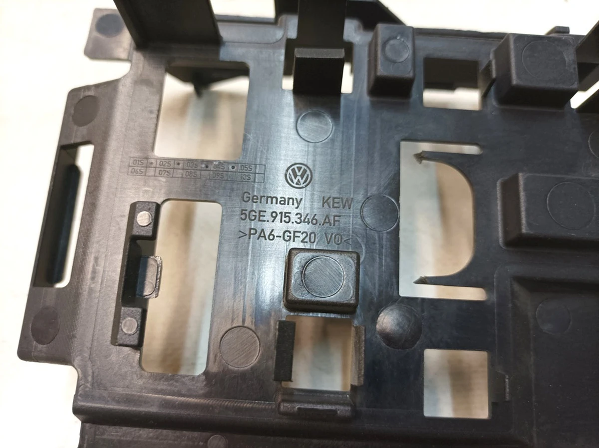 Утримувач високовольтних з'єднувачів Volkswagen E-GOLF 5GE915346AF