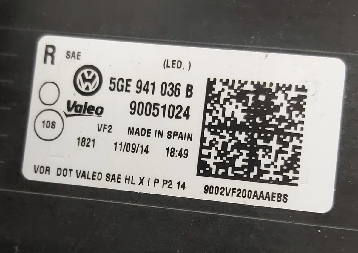 Фара светодиодная правая в сборе с повреждением VW E-GOLF 5GE941774B