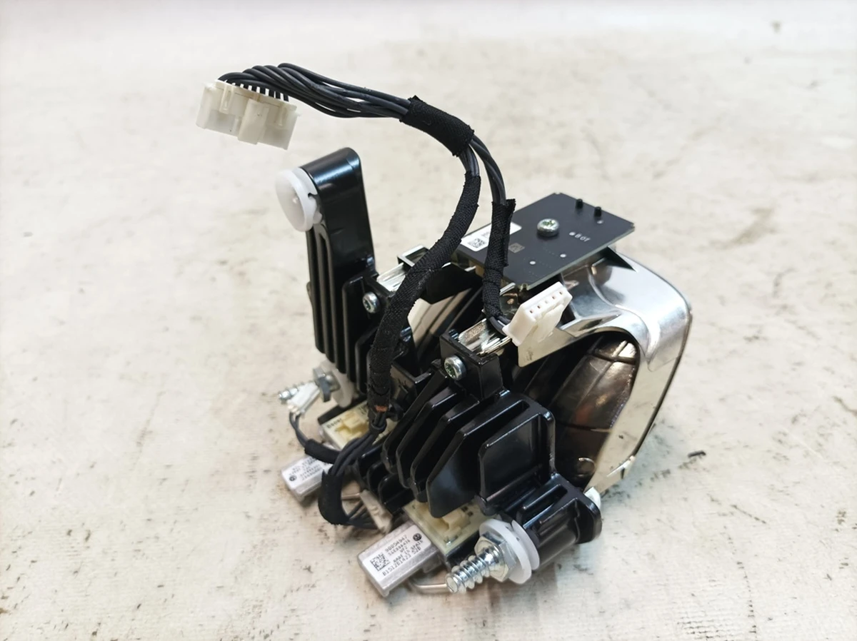 Модуль світлодіодний дальнього світла фари передньої правої у зборі 90055047201Q VW E-GOLF 5GE941036B