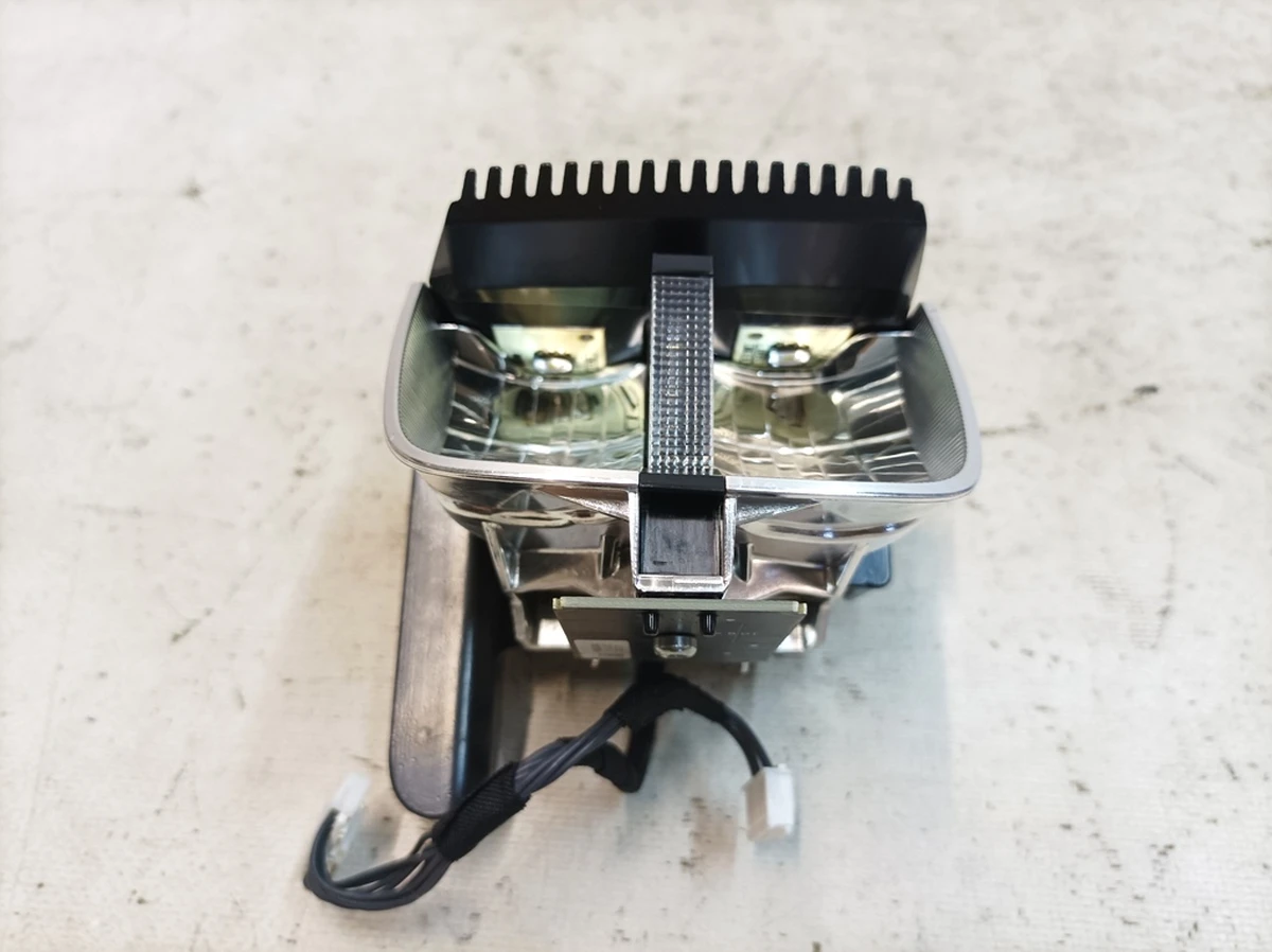 Модуль світлодіодний дальнього світла фари передньої правої у зборі 90055047201Q VW E-GOLF 5GE941036B