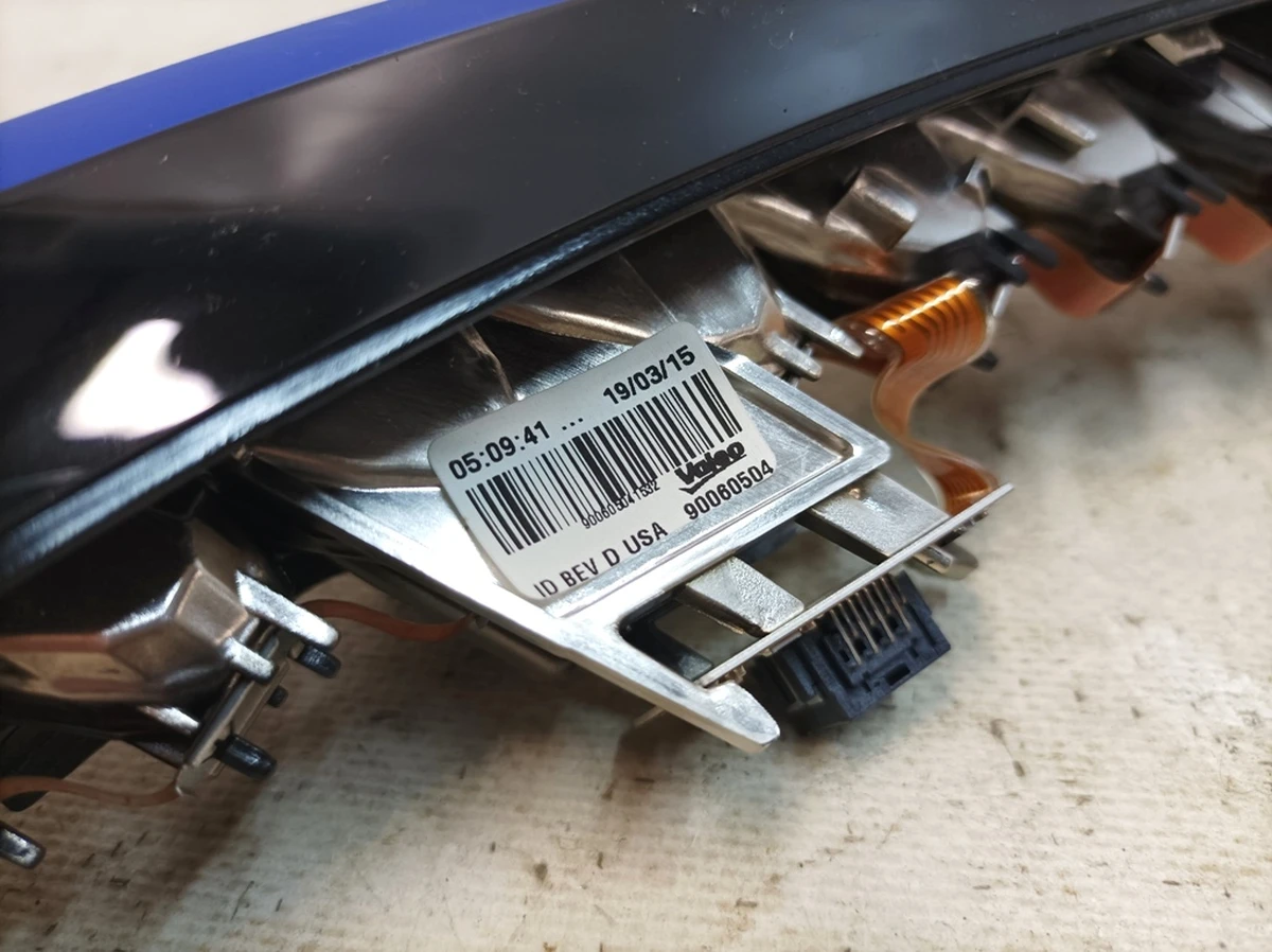 Модуль світлодіодний покажчика повороту фари передньої правої 90060504 1532 VW E-GOLF 5GE941036B