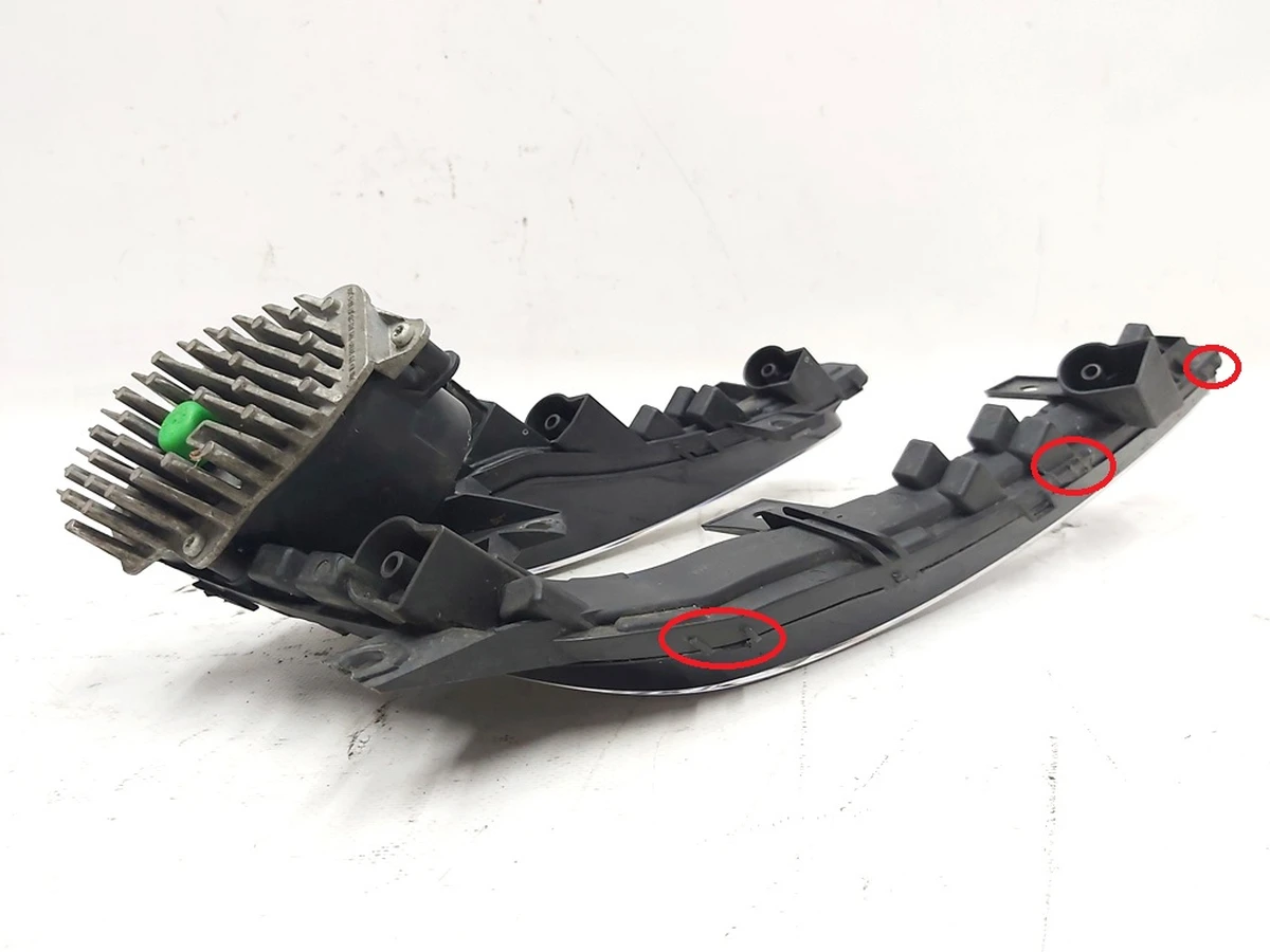 Фара протитуманна ліва LED з ушкодженнями Volkswagen E-GOLF 5GE941055B