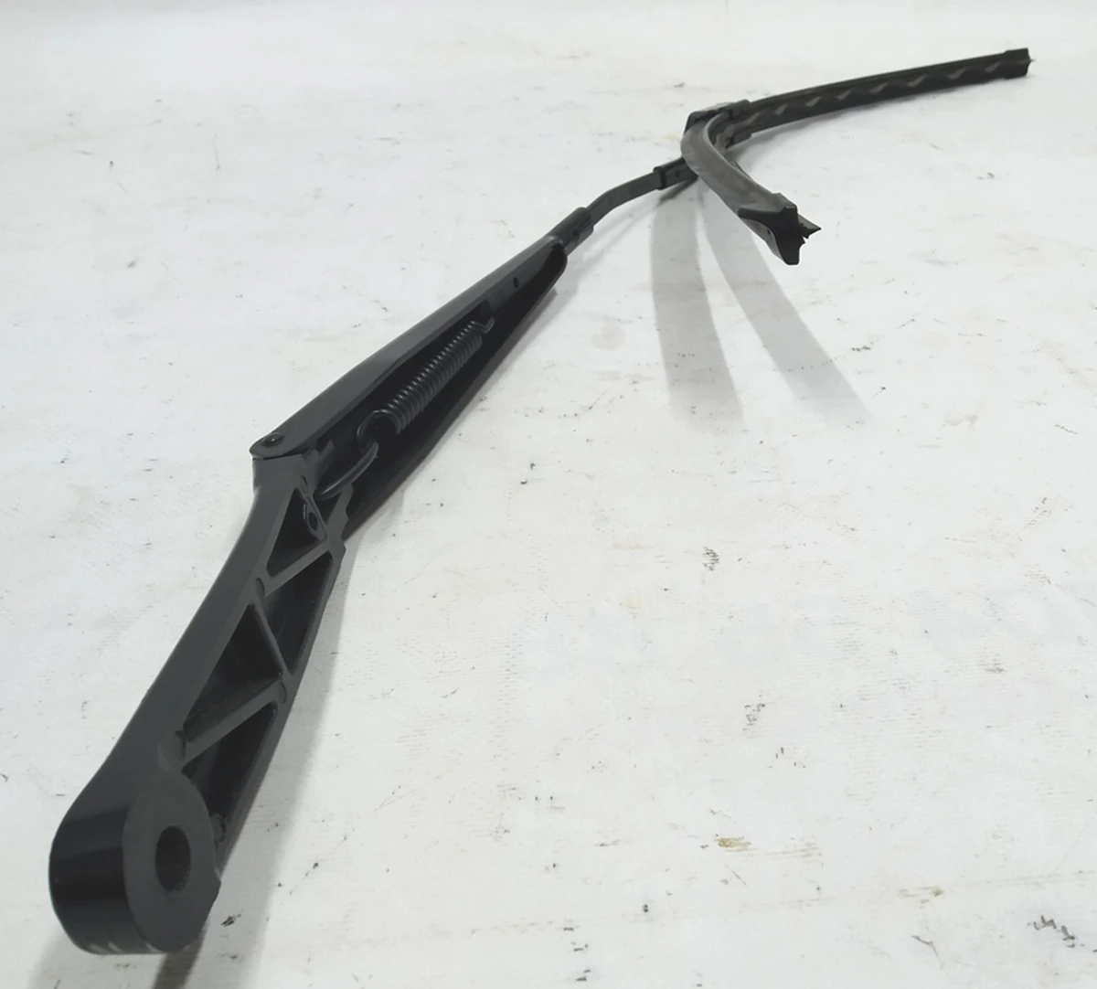 Рычаг щетки стеклоочистителя(сторона водителя) левый в сборе с дворником 5G1955409B Volkswagen E-GOLF