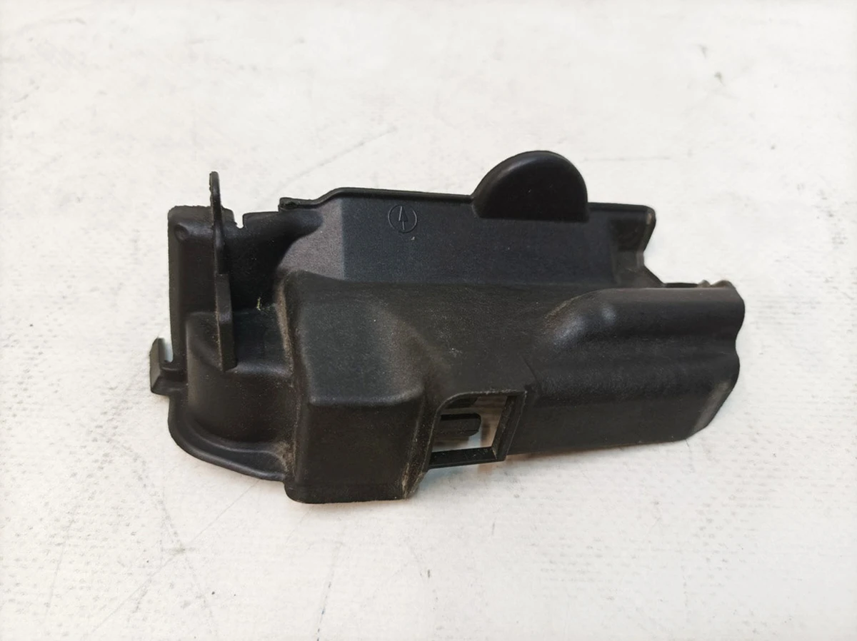 Накладка замка двері передньої правої Volkswagen E-GOLF 5K0837350B