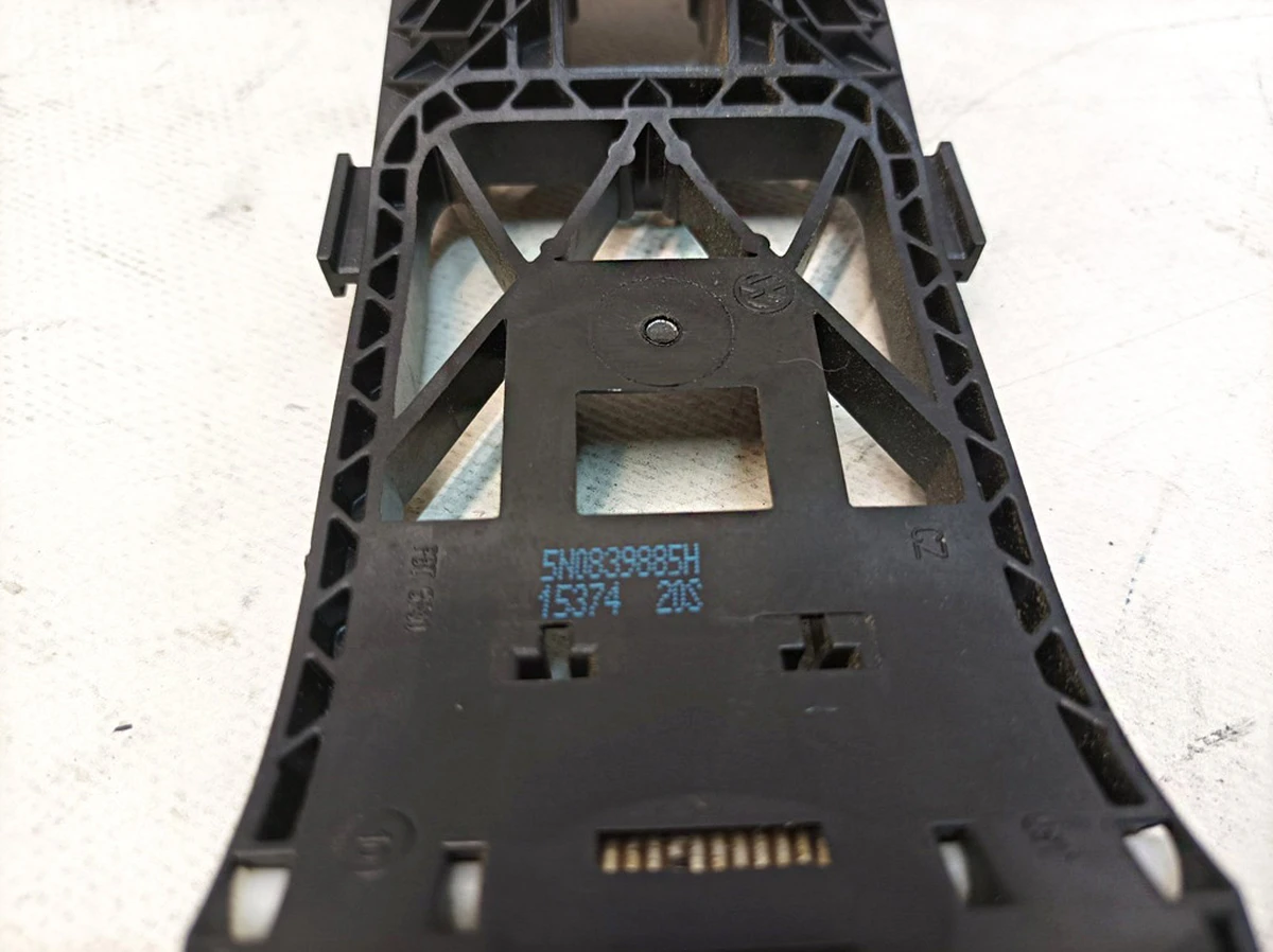 Опорний елемент зовнішньої ручки дверей передньої правої Volkswagen E-GOLF 5N0839885H